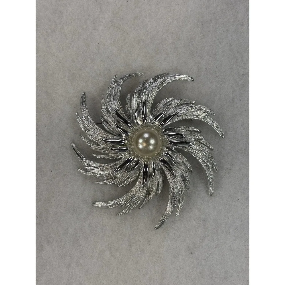 Vintage Sarah Coventry Textured Silver Tone Faux‎ Pearl Brooch Glam Event Gala